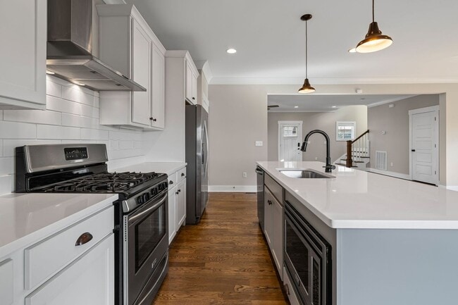 Building Photo - Beautiful North Nashville Home