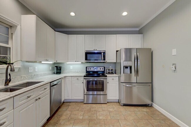 Building Photo - 3 Bedroom, 2.5 Bathroom Townhome in Ellington Woods - Mt Pleasant