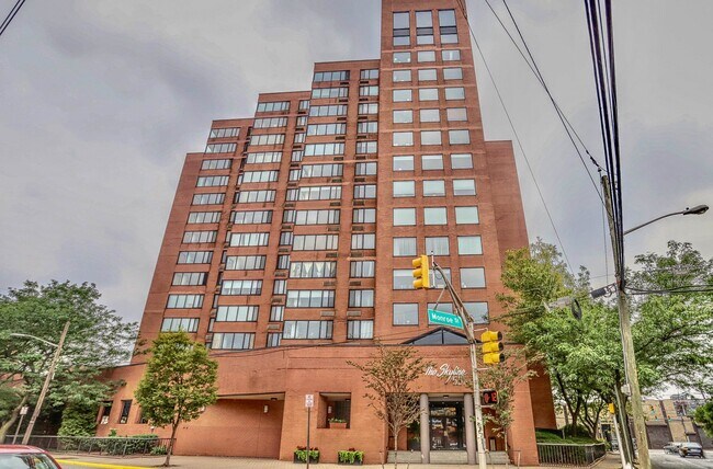 Building Photo - 551 Observer Hwy