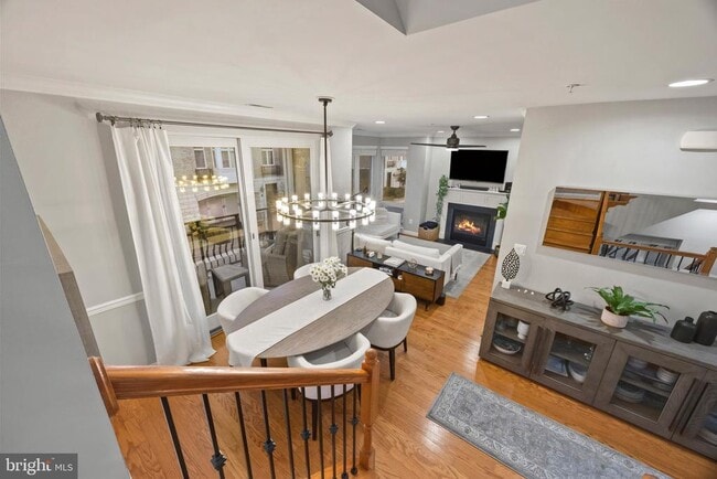 Building Photo - 900 Valencia Ct