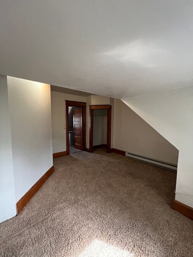 Building Photo - Charming 4 Bed 2 Bath in Gonzaga!!