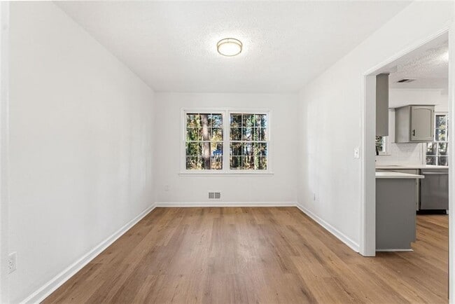 Building Photo - 444 Wellington Way