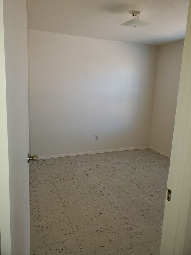 Building Photo - 1102 Van Patten Ave