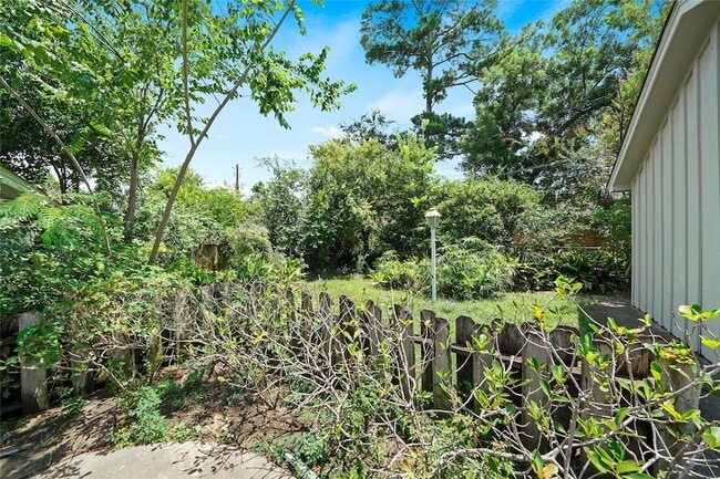 Building Photo - 4406 Rosebay Dr