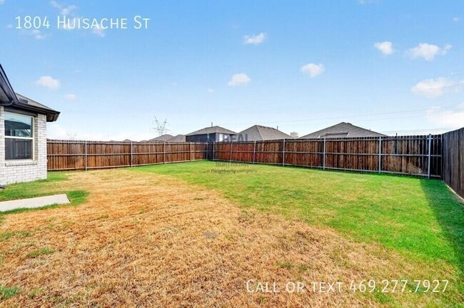 Building Photo - 1804 Huisache St