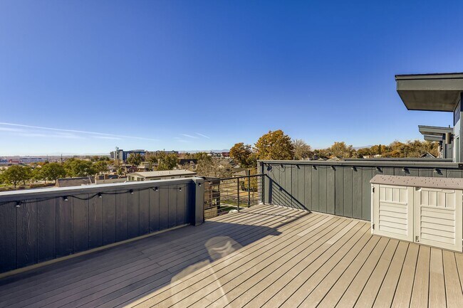 Building Photo - 2851 W 21st Ave