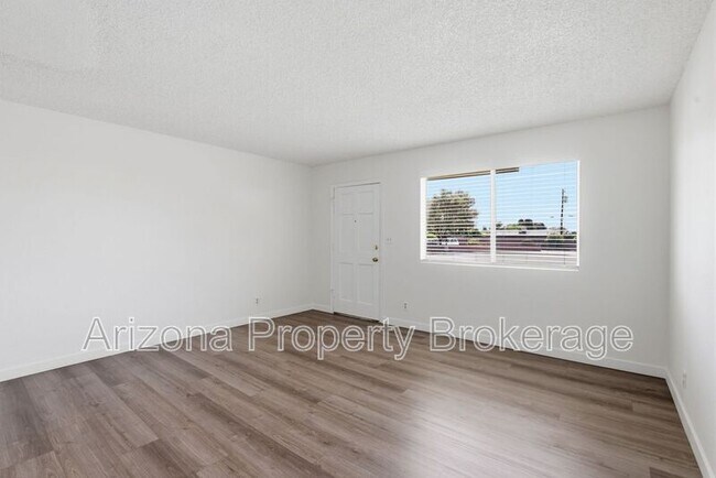 Building Photo - 3934 E Piccadilly Rd