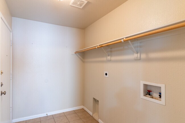 Building Photo - 5907 Drystone Ln