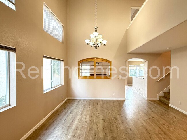 Building Photo - 10886 Caminito Colorado