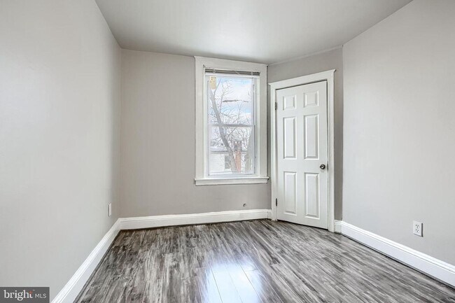 Building Photo - Well-Located 3BR Row Home Close to Johns Hopkins & Bayview