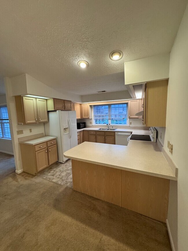 Building Photo - Single level duplex
