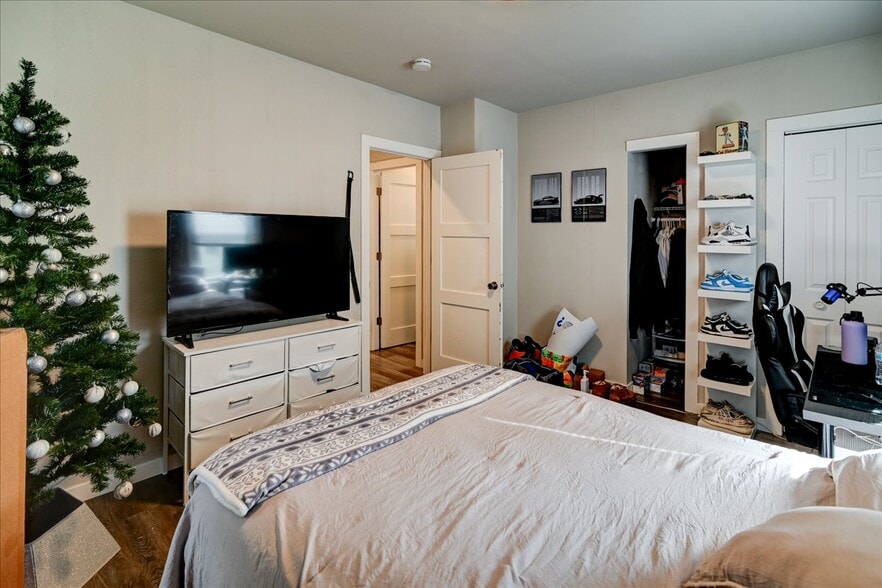 Building Photo - 205 S Fair Oaks Ave