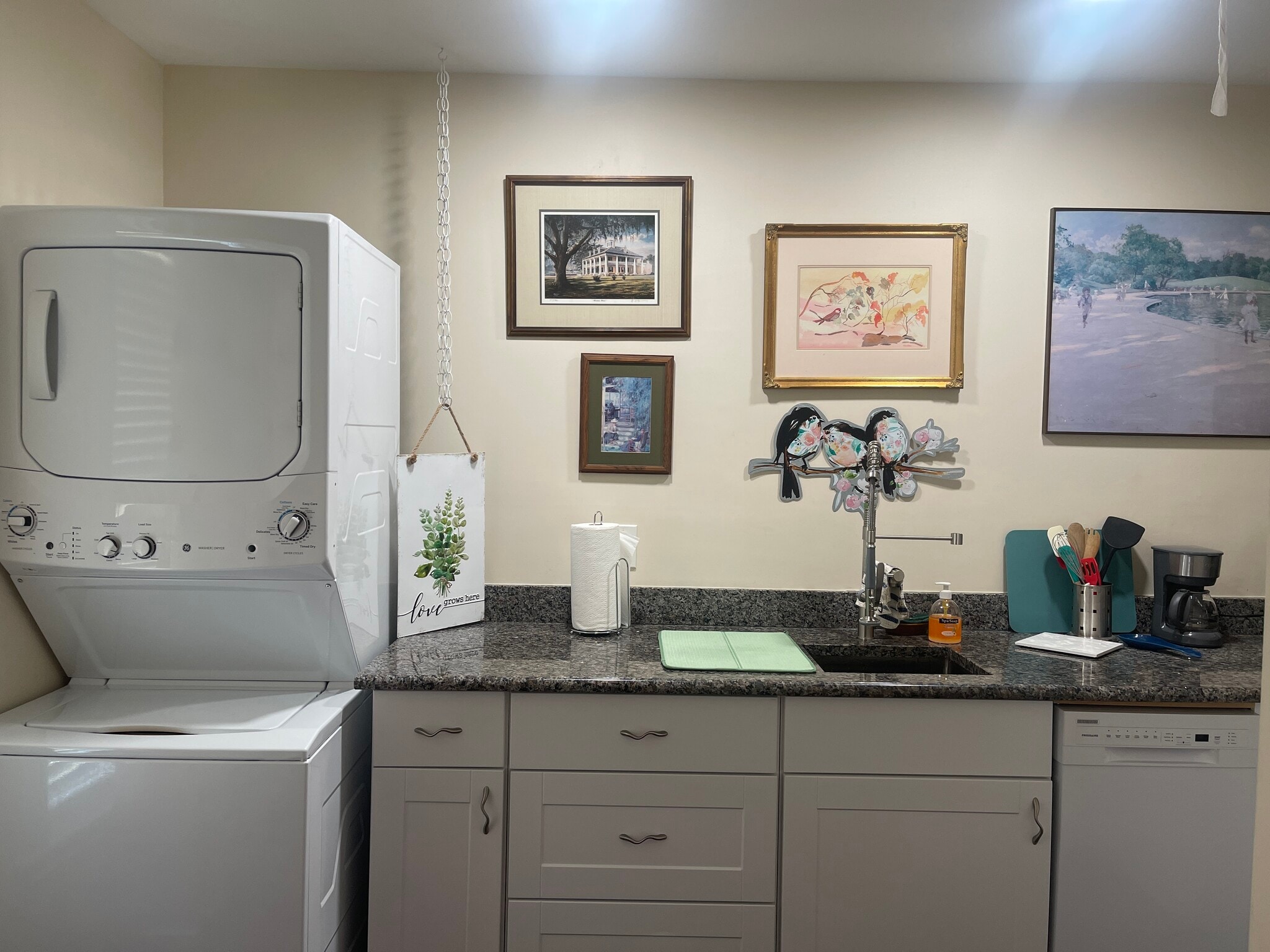 Building Photo - 301 Nottingham Dr