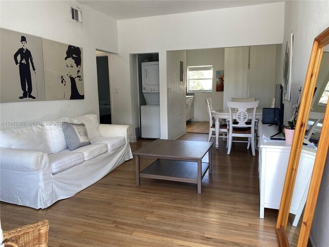 Building Photo - 1011 9th St