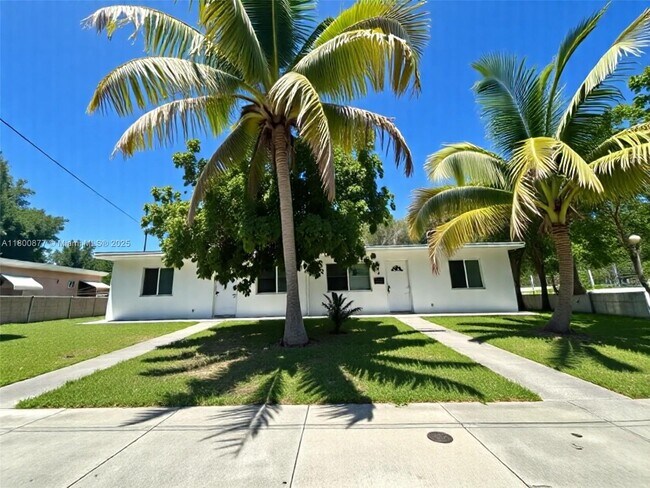 Building Photo - 16204 NE 18th Ct