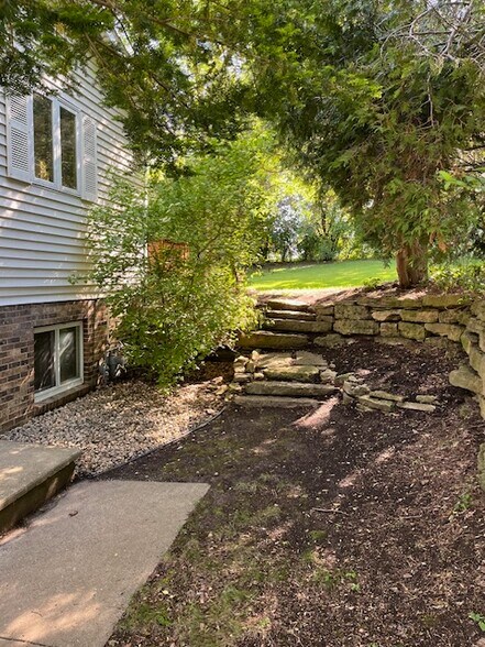 Building Photo - 211 Brookwood Dr