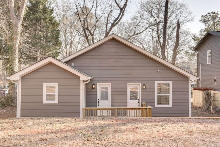 Building Photo - 1429 Almont Dr SW