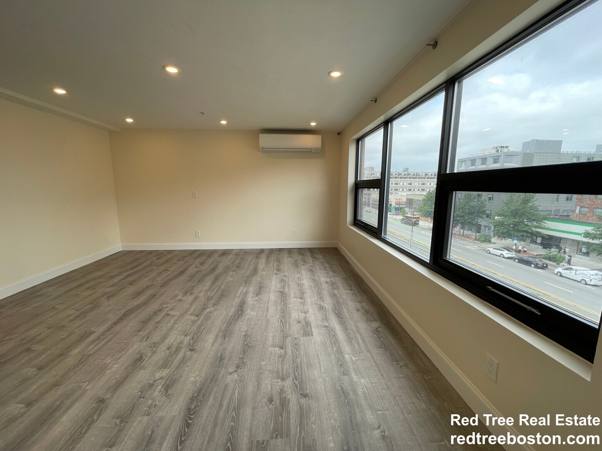 Building Photo - 1028a Commonwealth Ave