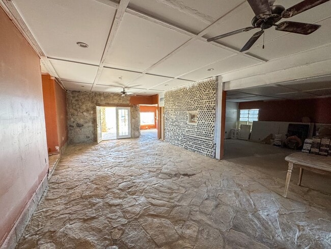 Building Photo - 400 N Smiling Dog Trail