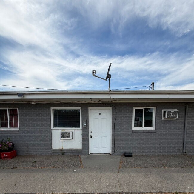 Building Photo - 928 W Ruby St