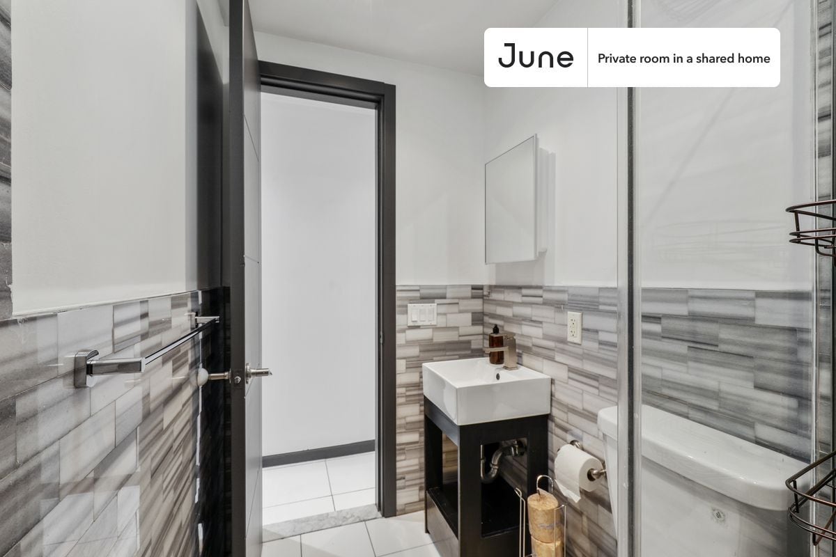Building Photo - Room in Shared 3 bed/1 bath home in Upper West Side