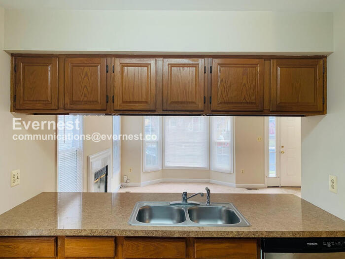 Building Photo - 12132 Salemtown Dr