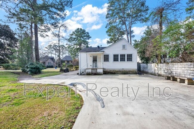 Building Photo - 1542 Somerset Dr