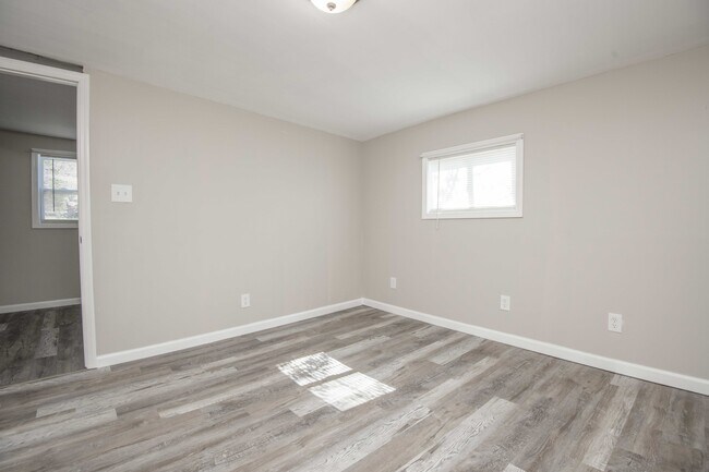 Building Photo - 912 Hotel Ave