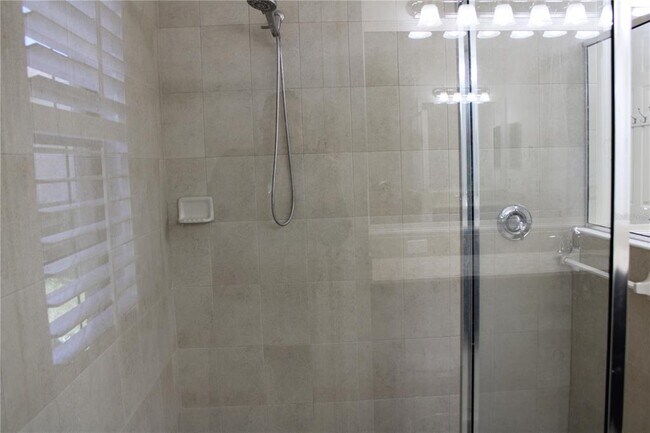 Building Photo - 629 Rosemary Cir