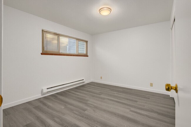 Building Photo - *2 Weeks of Free Rent Promotion!* BEAUTIFU...