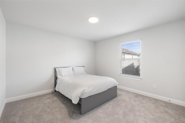 Building Photo - 1012 Legend Milton Ln