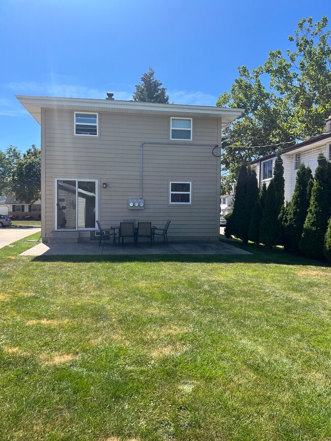 Building Photo - 9022 W Tripoli Ave