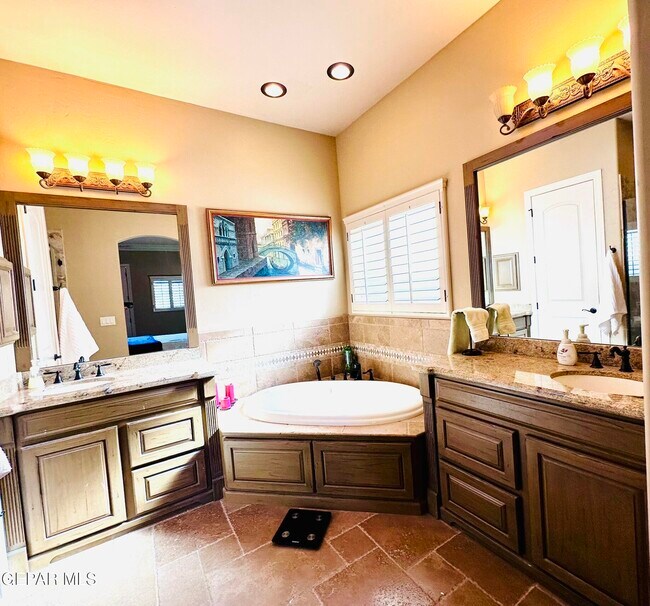 Building Photo - 6268 Wildwood Ct