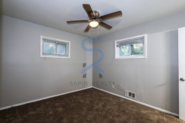 Building Photo - Move-In Special!  Move in on or before December 31st and receive a $500 discount on your first mo...