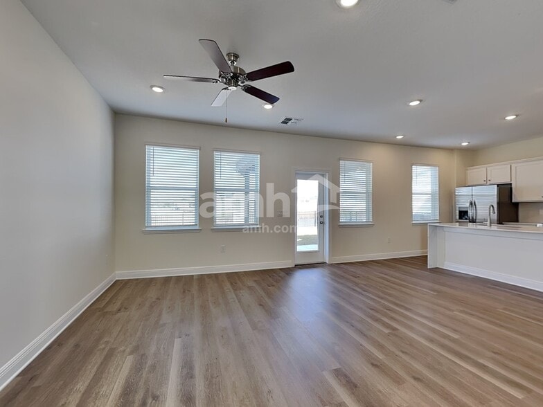 Building Photo - 5928 Sycamore Pl St