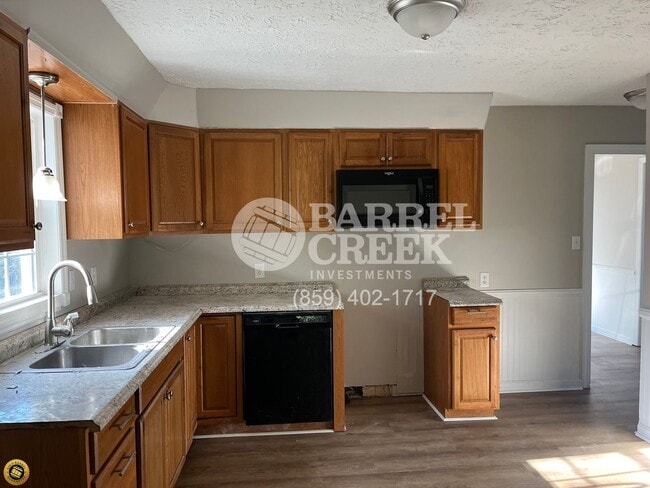 Building Photo - 575 Royal Ct
