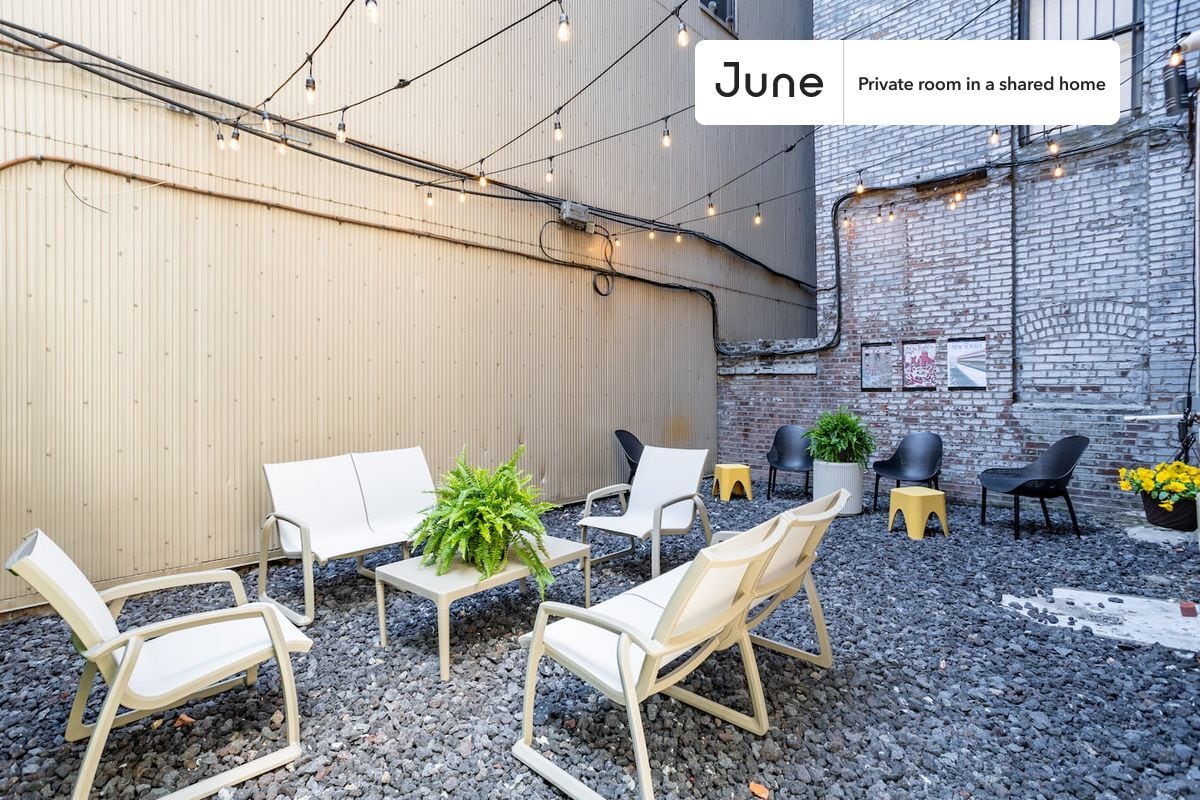 Building Photo - Room in Shared 3.0 bed/3 bath home