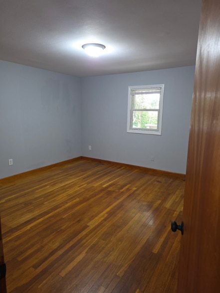 Building Photo - 40 Whitewood Rd