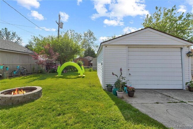 Building Photo - Beautiful Home in Dearborn Heights