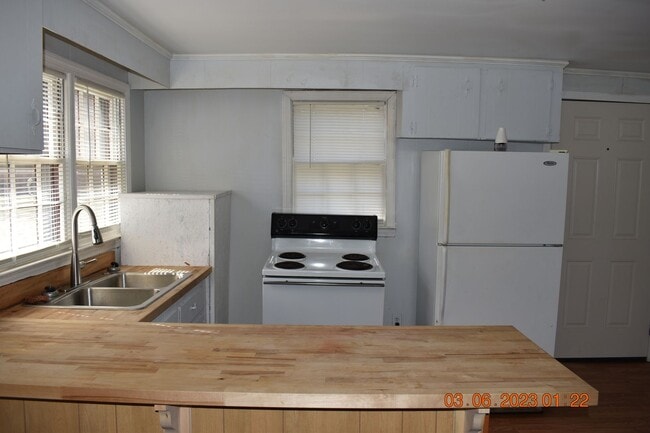 Building Photo - 2 Bed 1 Bathroom Single Family Home For Rent