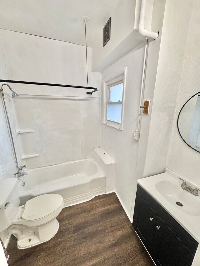 Building Photo - 540 Montclair Ave