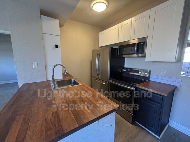 Building Photo - 5122 S Jones Blvd