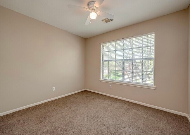 Building Photo - 4914 Jaymar Dr