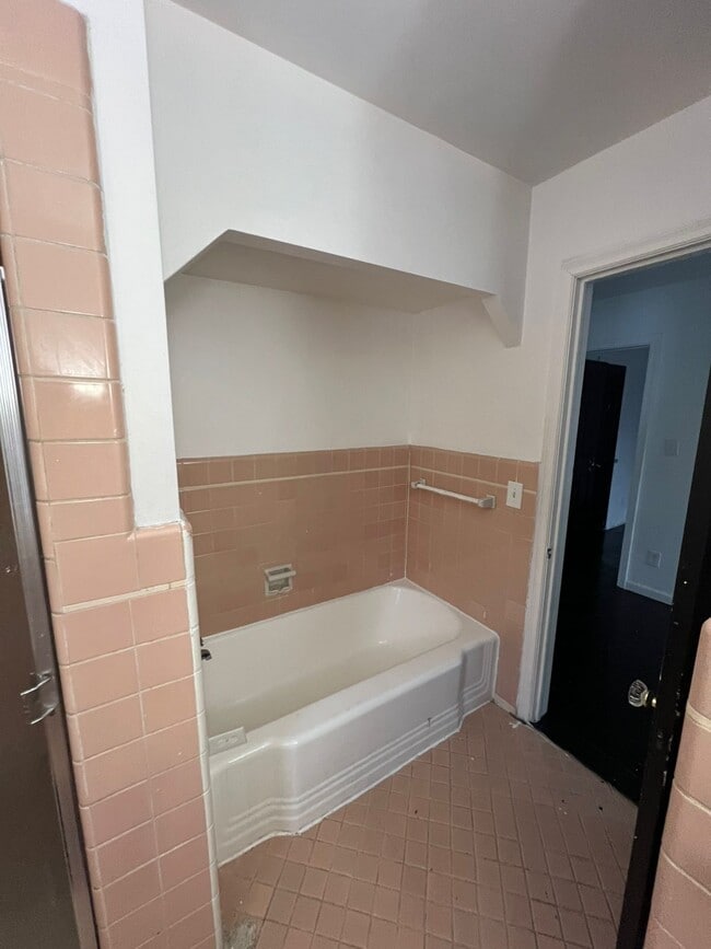 Building Photo - 17410 Mendota St