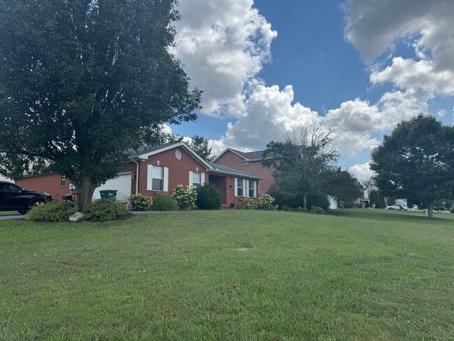 Building Photo - Great 3BR Home in Spring Hill