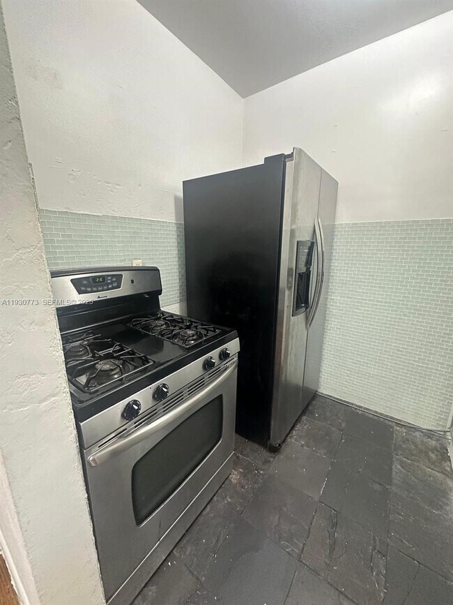 Building Photo - 17051 NE 23rd Ave