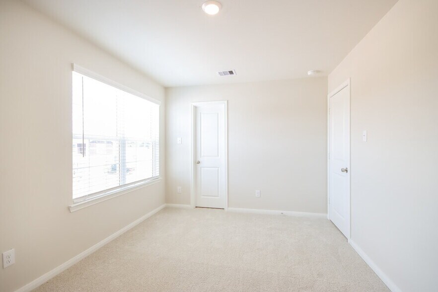 Building Photo - 15558 Caramel Spgs Dr