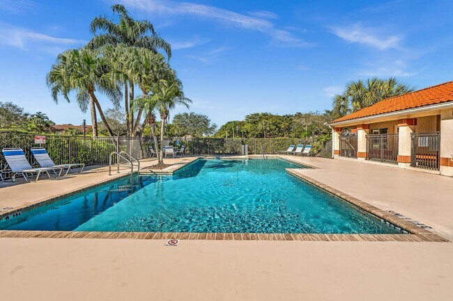 Building Photo - 3300 Pinewalk Dr N