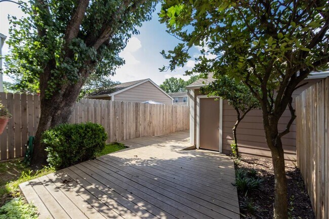 Building Photo - 17283 Saturn Ln
