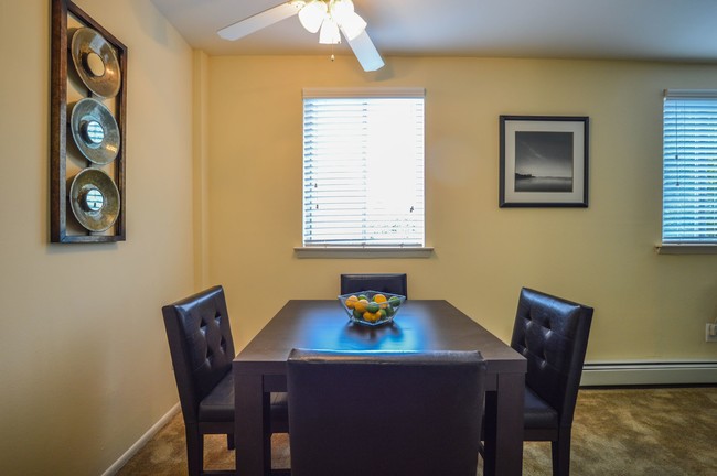 Dining Room - Summit Gardens